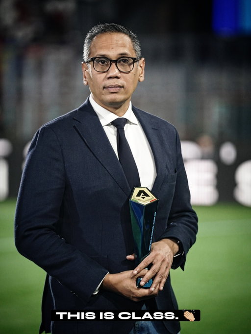 🚨 𝐑𝐄𝐕𝐄𝐀𝐋𝐄𝐃! Como president decides to give up his seats for UCL historical debut in fans’ favour 🔵⚪️👏🏼

Como president Mirwan Suwarso and club directors are giving up their Champions League seats for their UCL debut game against RB Leipzig, the very first time ever in club’s history.

Suwarso announced that they prefer the seats to go to Como supporters born in 1950 or earlier, those who’ve followed the club through every era to celebrate this historical UCL debut.

𝐂𝐥𝐚𝐬𝐬. 🎩