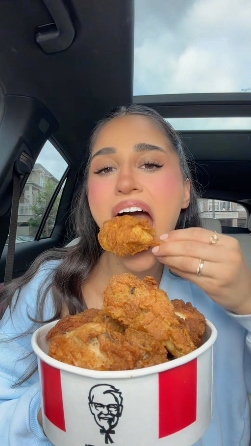 Tomorrow is Wicked Wednesday at @KFC_Canada

Buy 6, get 6pc of Original Recipe Chicken or Tenders FREE
🍗 🍗 🍗
🍗 🍗 🍗

Tomorrow only, so consider this your insider tip before everyone else catches on

Send this to the friend who loves fried chicken
#WickedWednesday #KFC #KFCCanada

What are you picking?
