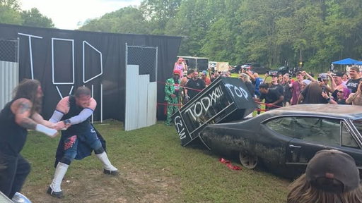 @rickeyshanepage sends @nathanmowery into a vending machine at @combatzone #TOD23 #TODxxiii 

#deathmatch #deathmatchwrestling #wrestling