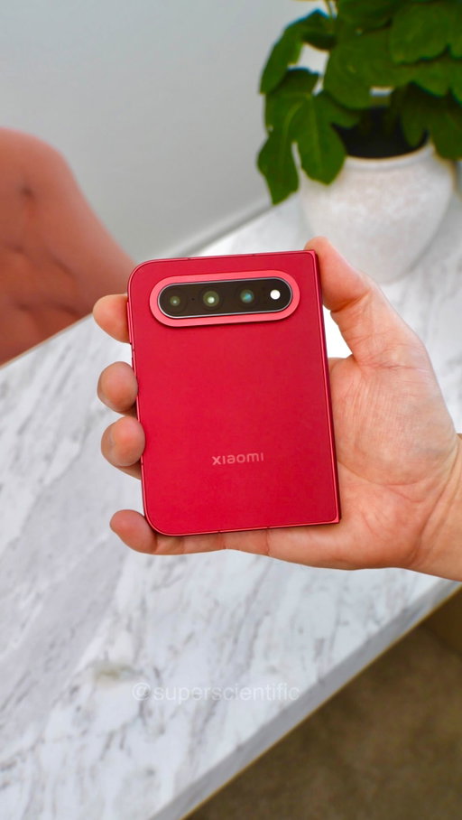 Xiaomi 18 Fold Unboxing in Nishino Red! This red color is amazing in person and resembles a Cherry red in direct lighting but also turns burgundy when it’s shifts with the light. This foldable smartphone feature Xiaomi’s own 10 core XRing 03 chipset with 12GB of RAM and it is snappy. Triple camera system with 200MP main, 50MP Ultrawide and 50MP telephoto makes this one of the most well rounded Foldables with this passport form factor. Is this the one? #tech #xiaomi #xiaomifold18 #unboxing #reels