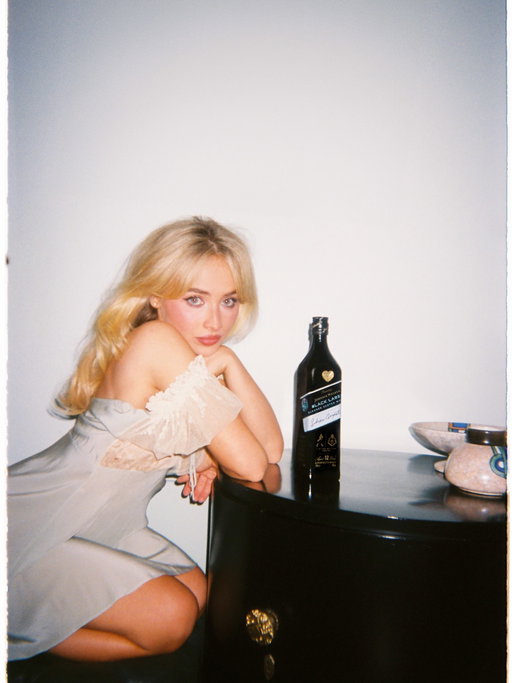 a new era for Black Label 🥃🐾 #ad

@sabrinacarpenter's limited edition is here. go tell your group chat. 
 uk, you're up. rest of the world, hang tight 💋  drink responsibly | DrinkIQ.com #KeepWalking