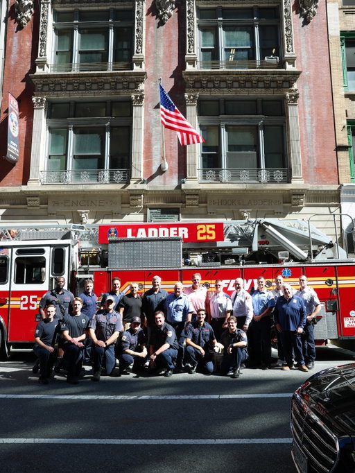 As a part of our efforts to honor first responders ahead of the 25th anniversary of 9/11, Mets alumni David Wright, Todd Zeile, John Franco, Robin Ventura, and Al Leiter visited 25 Hook & Ladder this morning.