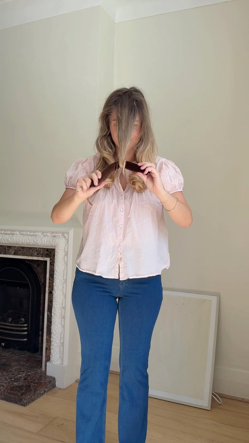 Pre-pregnancy jeans are truly horrifying right? 🫠💀

Jeans - @halara_uk (loving a bootcut fit right now!)
Top - @asos 
Pram - @bugabooglobal (the dream double buggy & fits all my rubbish in it 👏)