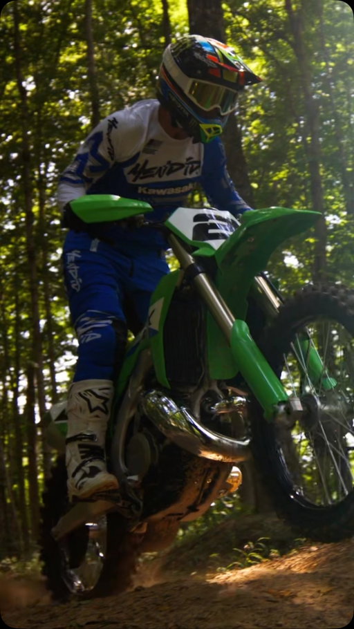 🟢🟢Good times are here to stay!! Big thanks to the crew at @kawasakiusa that brought the all-new KX327 2-stroke to life. The people approve, and the party starts now! ✅✅ Hit the link in my bio for the full video. #KX327 #Kawasaki327 #twostrokelife