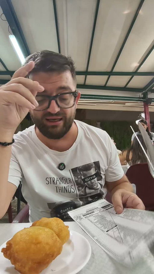 Hay sitios donde no vas a buscar postureo. Vas a comer bien, barato y a sentir que estás en un lugar de toda la vida.
Merendero Padilla lleva desde 1966 dando de comer a generaciones de lorquinos. Nosotros comimos muy bien, pagamos poco y, además, los dueños fueron encantadores.
De esos sitios sencillos que entiendes por qué llevan tantos años llenándose. ❤️
#MerenderoPadilla #Lorca #Murcia #Cocituber #Gastronomía ComidaMurciana Restaurantes ComerBien España