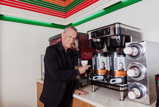 Are we considering it fall already?? I sure hope so, otherwise the new @hanks Pumpkin Brulee coffee would seem out of place at @7eleven stores nationwide starting today! And while you’re grabbing that hot cup of joe to-go...we also stocked them up with Chocolate Turtle in pods & bags. 

Link in bio. #sponsored