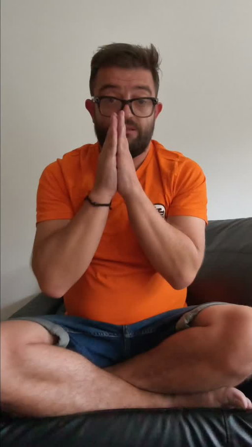 Hoy no habla Cocituber. Hoy habla Alfonso.
Solo quiero daros las gracias. ❤️
Gracias a todos los que me habéis escrito y llamado después de la agresión que sufrí ayer en Comillas. A mis seguidores, familia, amigos, compañeros, medios de comunicación, televisiones y a toda la gente que se ha volcado conmigo.
Ojalá algo así no vuelva a ocurrirle a nadie.
Yo voy a seguir siendo exactamente el mismo de siempre. No me vais a amedrentar ni me vais a callar.
Tenemos Cocituber para rato.
De corazón, muchísimas gracias a todos. ❤️