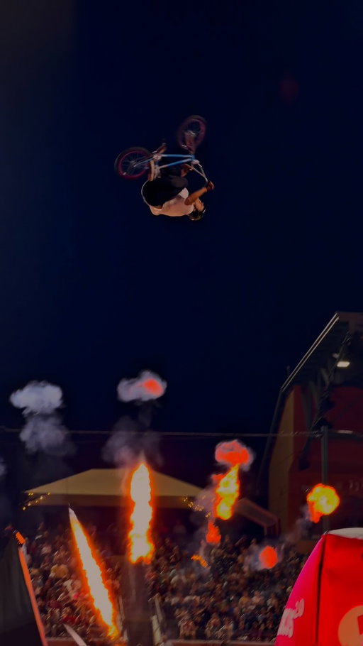 1 of the best feeling tricks in BMX!🙏
•
@monsterenergy @hyperbmx @snafubmx @danscompinstagram @wmsports_tm @nitrocircus 
#bmx #actionsports #vibes #explore