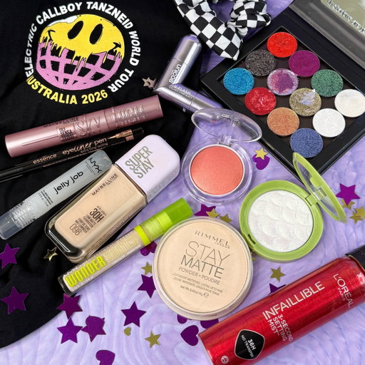 Details of last night ⭐️ Going to a gig is always a bit of a gamble when it comes to your makeup, but last night my makeup stayed put so I thought I’d share my quick, easy yet durable products I used last night! 

@maybelline Super Stay Lumi-Matte Foundation 
@nyxcosmetics_aunz WonderSnatch Concealer
@maybelline Sky High Mascara
@essence_cosmetics Eyeliner Pen
@unicosbeauty V-Flash Eyeliner Stamp*
@rimmellondon Stay Matte Finishing Powder
@essence_cosmetics Soft Baked Blush in Peach Please*
@wetnwildbeauty Chameleon Chrome Highlighter*
@enchantedlustre_cosmetics Shadow Daddy Eye Palette*
@lorealparis Infallible Setting Mist 

Spot any faves? 
.
.
.
Items marked with a * were provided for consideration but no obligation to post 
#discoverunder20k #makeupcommunity #makeupflatlay #aussiebeautyblogger #beautyinfluencer