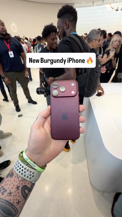 The NEW Burgundy iPhone Pro 🔥😮‍💨

Is this the best color yet?? 👇

#apple #iphone #iphonepro18max #AppleEvent #iphone18pro