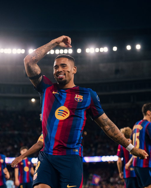 Making his Champions League debut in style ⚽️👏

El gol estava trucant 📞