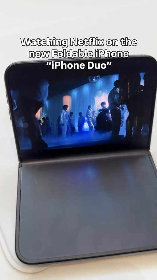 The fold is not even noticeable and the display automatically rotates to fit the screen 👀 #iphoneduo
