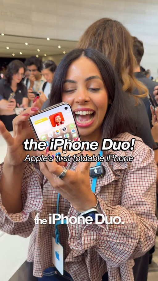 first time with the DUO!!!! this thing is insane! 

#iphoneduo #foldablephone #iphoneevent #apple #iphone18pro