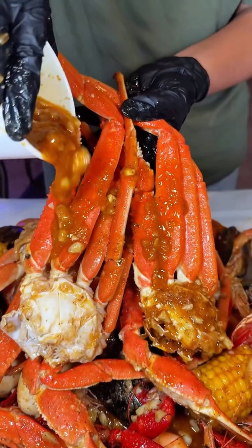 Snow crab lovers, come join us today! 🦀🔥

Sweet, tender snow crab tossed in our signature house sauce and packed with bold, saucy flavor 😮‍💨 Crack it, dip it, and don’t be afraid to get messy!

Add ramen, steamed rice, or crispy fries to complete your feast 🍜🍚🍟

📍 13265 Harbor Blvd, Garden Grove, CA 92843

👉 Tag your snow crab partner and pull up today!

#RaisingClaw #SnowCrab #SeafoodBoil #GardenGroveEats