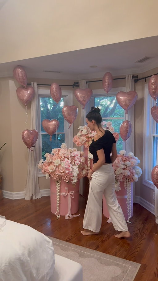 The sweetest birthday week surprise 🥹 thank you @bubble_decors for this beautiful set up 💛