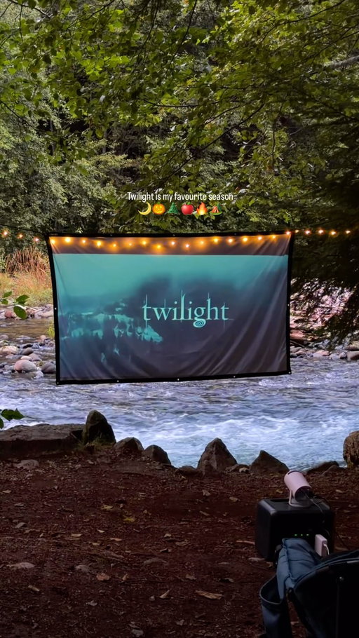 Who wants to have a girls night out this season? 
🍂🌲🍎🎥

#girlsnight #outdoorsygirl #movienight #twilight