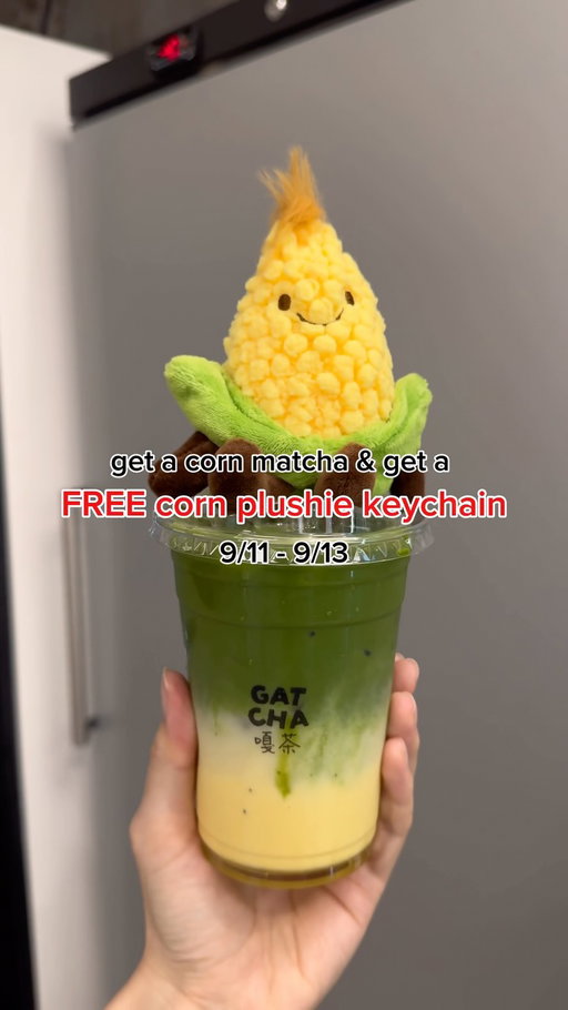 New matcha corn latte coming to @gatcha.tea ! To celebrate the release of the drink, this weekend, from 9/11-9/13, you can get a free corn plushie with the purchase of a matcha corn latte. The matcha corn latte is made with ceremonial grade matcha layered with milk and corn puree. It really tastes like corn and is so refreshing! It’s currently corn season and this is worth adding to the list of corn items you’re trying :)

#nyceats #nycfoodie #matchalatte #matcha #nycfood