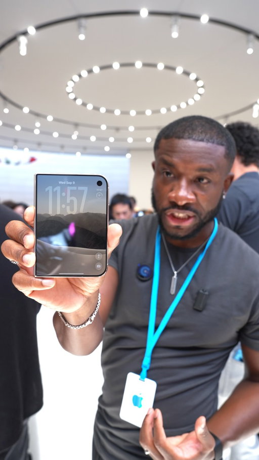 iPhone Duo is officially here! 

#iphoneduo #appleevent #apple