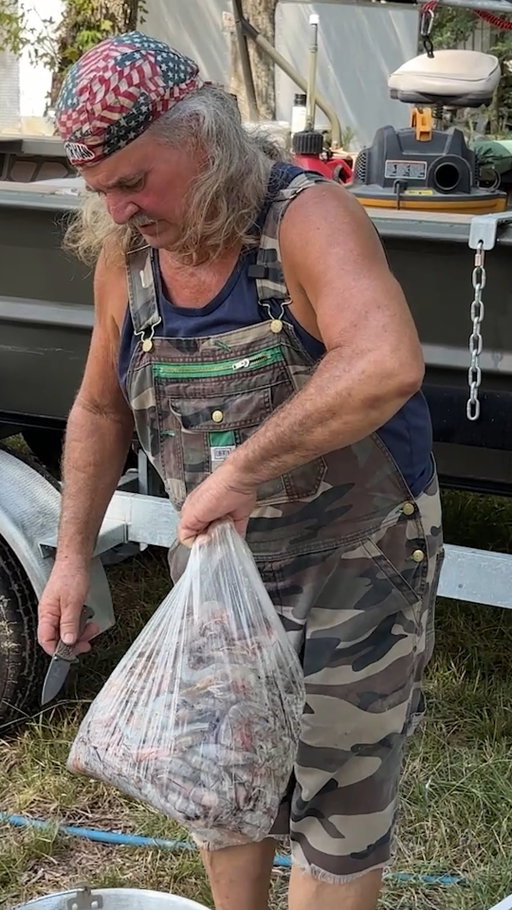 One Minute Shrimp Boil! Easy Peel! #shrimp #reels