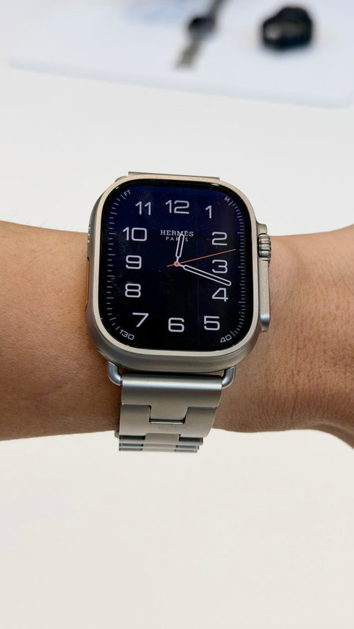Apple Watch Hermès Ultra 4 with the new Grand H titanium band (literally) comes straight out of my wishlist.
