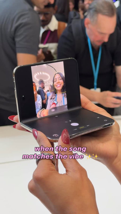 the duo has me playing this on repeat @kehlani ✨✨ #iphoneduo #iphoneevent #folded #appleevent