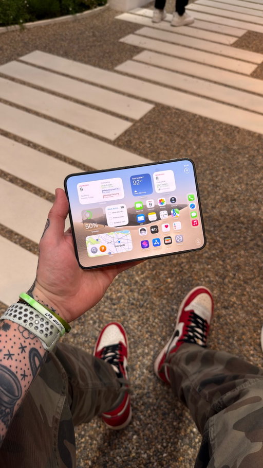 This iPhone Duo display is 🔥🔥

#apple #iphone #iphoneduo #AppleEvent #tech