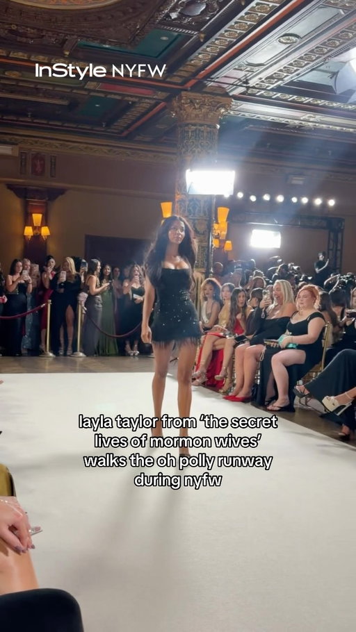 And the crowd goes wild for @laylaleannetaylor’s walk during the @ohpolly runway show during #nyfw! 

🎞️: @bym3lanie 
#secretlivesofmormonwives #slomw