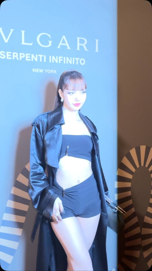 @lalalalisa_m at @bvlgari! #NYFW 

Video: NYLON / @katdiermissen