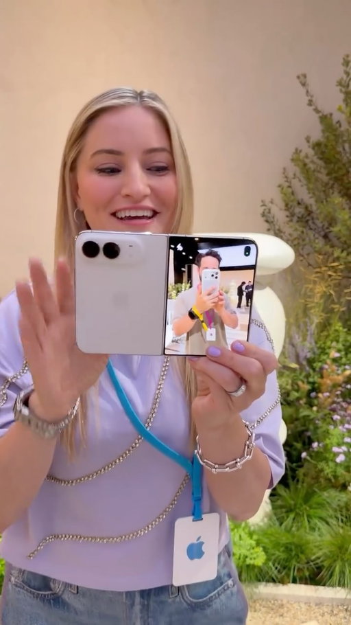 Hands on with iPhone Duo!
