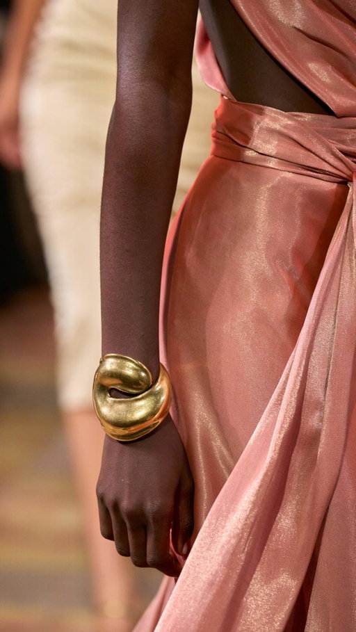Shimmering, metallic chiffons, delicate embroideries, and soft pleating bring #RalphLauren’s eveningwear to life for Spring 2027, each gown an expression of pure romance. 

Discover more moments from the #RLCollection Spring 2027 Runway show via #RalphLaurenSpring27.

#NYFW