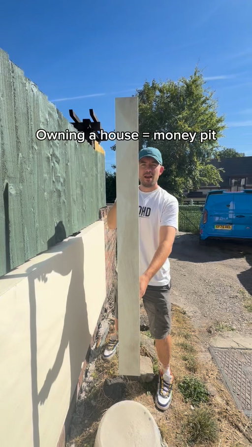 Houses can be expensive 💸💸💸

It doesn’t matter how much you earn, if you don’t learn to look after your own property, it could cost you serious doe 🫣

Money was a big motivator when I started learning DIY. Fortunately I started to enjoy it. 

But the reality is, a lot don’t, and they’re doing DIY out of necessity. I get it. I’ve been there too. 

Having the ability to help a friend out in this was was massively rewarding and I’m even more pleased I was able to rescue the project from total failure.

#diy #homerenovation #homeimprovement #ukhomerenovation #wallrendering