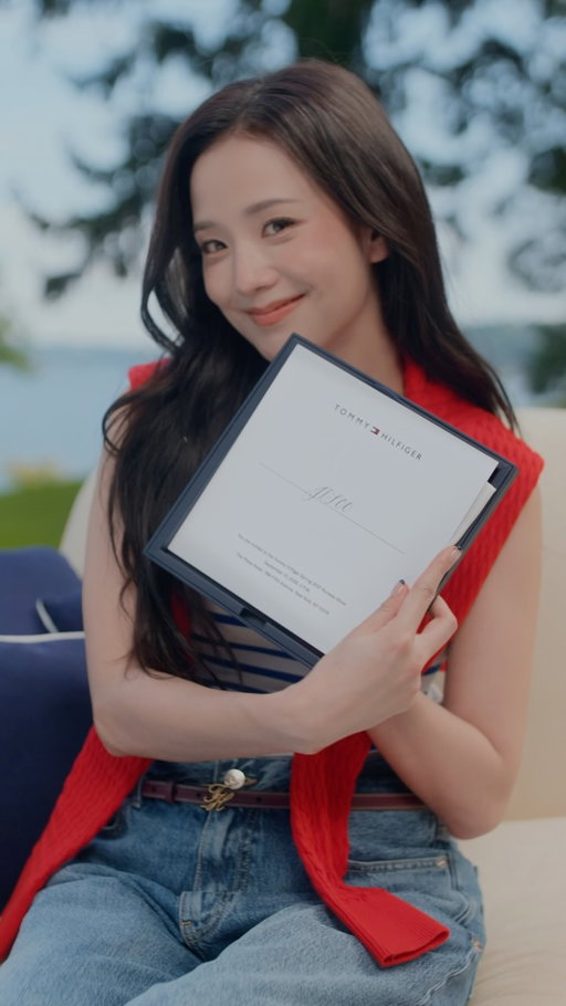 Special delivery for JISOO. See you at the Tommy Hilfiger Spring 2027 show, @sooyaaa__ !

#nyfw #tommyhilfiger