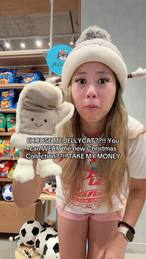 EXCUSE ME JELLYCAT??!! You can WEAR the new Christmas Collection??!! 

TAKE MY MONEY RIGHT NOW!!! 

@jellycat #jellycatcollection #jellycat #jellycatchristmas #jellycatcollector #jellycatshop
