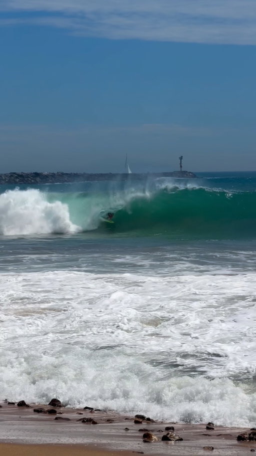 Double angles from Popps and Daws 🤳 @brucebeach20 @daws.surf What an epic session this was, couldn’t contain the stoke after this one haha. Trading off tubes with only a few of us out all day long, milking Marie 2.0 until the bitter end🤙🏽✨❤️ 5’11 the flag model🏴‍☠️🏁 @tpattersonsurfboards_usa @tpattersonsurfboards