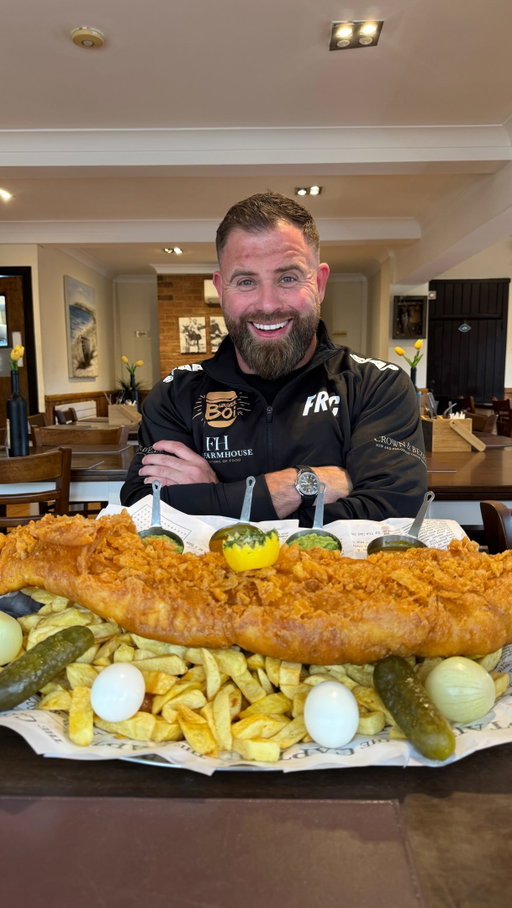 THE WORLD’S BIGGEST FISH & CHIPS?! 🤯🐟🍟

Meet CODZILLA.

A ridiculous 90oz of cod served with chips for £60 at @marinofishbarsittingbourne , Kent.

This thing has to be seen to be believed. 😂

Could you finish it?

📍 Sittingbourne, Kent
🐟 90oz CODZILLA
💰 £60