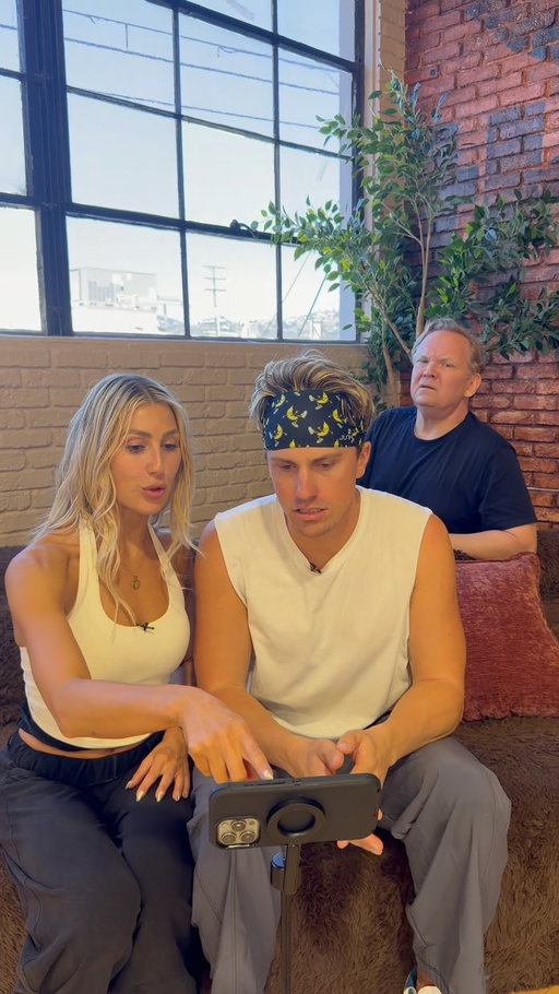 This morning at the DWTS studio… 🤌🏻
