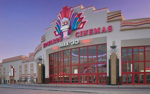 In 1996, AMC opened a 30-screen theater at Ontario Mills. Three months later, Edwards (now Regal) opened 22 screens across the street, creating a 52-screen battleground. The rivalry became so infamous that theater owners coined a warning: “Thou shalt not Ontario each other.” Has anyone been here? Comment below 👇