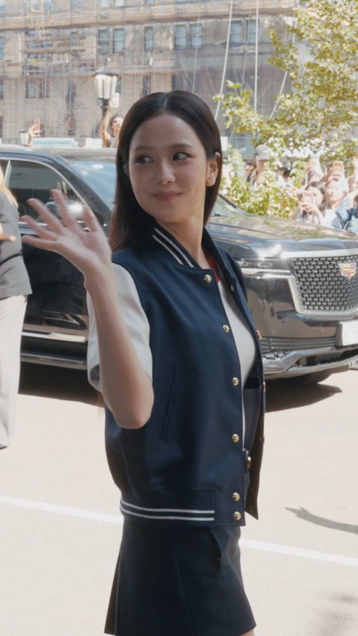 JISOO arrives to the Tommy Hilfiger Spring 2027 show at The Plaza

@sooyaaa__ 

#nyfw #tommyhilfiger #김지수
