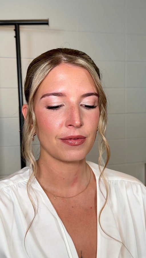 Why don’t you post yourself working?” 

Because real life Makeup Artists work is CHAOTIC.Heavy kit, standing for hours, sweating, rushing, fixing hair, blending, cleaning… it’s not always Instagram pretty!

But behind every beautiful makeup transformation is a whole lot of work. Who can relate?
#edmontonmakeupartist #workingmua #edmonton #weddingmakeupartist