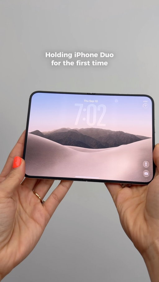 Never saw myself being a foldable phone user, but I think that’s about to change 👀 #iphoneduo #apple