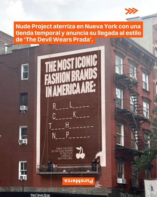 Después de pasar por Miami y Los Ángeles con distintos pop-ups, Nude Project llega a SoHo con una tienda temporal en 42 Greene Street, que estará abierta del 12 de septiembre al 31 de diciembre. 🗽🛍️

El anuncio llegó con un sketch protagonizado por Bruno Casanovas, cofundador y director creativo de la marca, junto a Meryl Streep retomando su papel de Miranda Priestly de ‘The Devil Wears Prada’. 👠🎬

En apenas 24 horas, la campaña se acercó a las 600 mil reproducciones y superó los 700 comentarios, convirtiendo la llegada de Nude Project en una conversación que rápidamente salió de su comunidad. 📈💬

Toda la campaña rinde homenaje, con el humor característico de la marca, a firmas que ayudaron a construir la imagen de la moda estadounidense, como Ralph Lauren, Calvin Klein y Tommy Hilfiger. 🇺🇸🔥

Y la tienda no buscaré ser un punto de venta tradicional. Durante cuatro meses tendrá eventos de música, cine, deporte y moda, además de experiencias creativas, un casting y hasta una carrera por Nueva York en ropa interior. 🏃🛒

Así, Nude Project convierte su llegada a Nueva York en una plataforma para integrarse a la conversación cultural de la ciudad, mientras da uno de sus pasos internacionales más importantes hasta ahora. ¿Qué te pareció su forma de anunciarlo? ⭐🪡

📸 & 📹: Nude Project

#PuroMerca 🧡