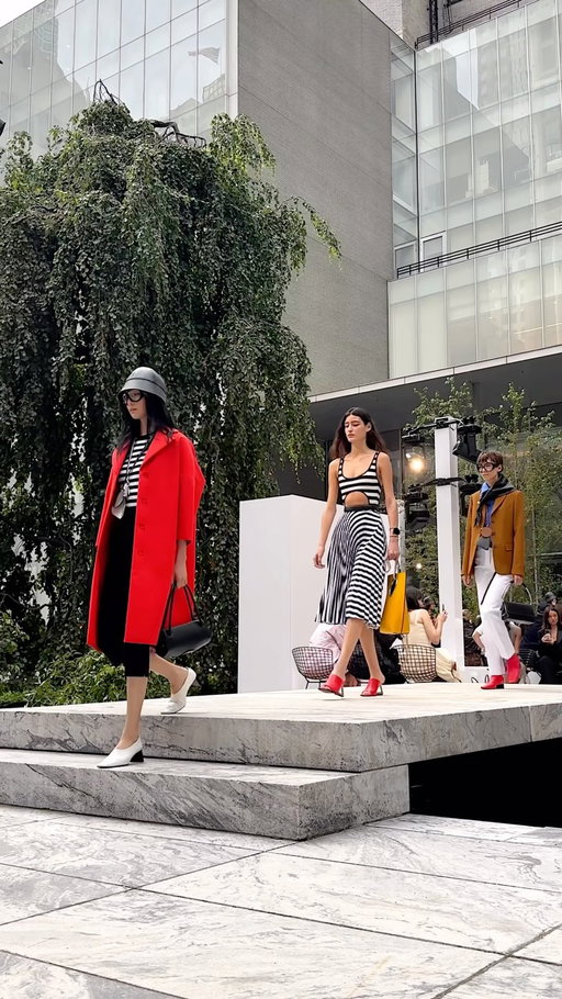 Dramatic simplicity. The finale of the Spring/Summer 2027 @MichaelKorsCollection runway show, which took place at the Museum of Modern Art’s Sculpture Garden in New York City. #NYFW