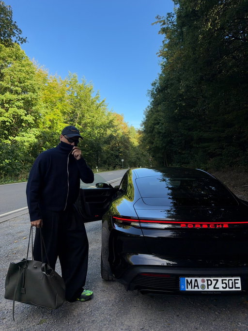 This is the best electric daily driver you’ll ever drive | Porsche Taycan S by @porsche_mannheim | Anzeige/Ad|
.
#porsche #porschetaycan #streetstyle #menswear #porsche911
.
1) Ein beispielhaftes, unverbindliches Angebot der Porsche Financial Services GmbH & Co. KG, Porschestraße 1, 74321 Bietigheim-Bissingen, für einen Leasingvertrag mit Kilometerabrechnung. Das Angebot bezieht sich auf einen Taycan Neuwagen, UPE EUR 123.561,75 inkl. MwSt., monatliche Rate EUR 1.199,– inkl. MwSt., Laufzeit 36 Monate, Laufleistung 10.000 km jährlich, Leasingsonderzahlung EUR 0,–. Das Angebot ist begrenzt und gültig bei einem Vertragsabschluss sowie Auslieferung bis 30.09.2026. Der Abschluss einer Vollkaskoversicherung wird vorausgesetzt. Zusätzlich anfallende Zulassungskosten i. H. v. EUR 198,– und Überführungskosten i. H. v. EUR 1.890,– sind direkt an das Porsche Zentrum Mannheim zu zahlen. Alle Preisangaben inkl. MwSt. Änderungen und Irrtümer vorbehalten. Bonität vorausgesetzt. Abbildung ist beispielhaft und zeigt ggfs. abweichende Sonderausstattung.
Taycan (WLTP, vorläufige Werte): Stromverbrauch kombiniert: 19,4 – 16,4 kWh/100 km; CO₂-Emissionen kombiniert: 0 g/km; CO₂-Klasse: A; Stand 09/2026