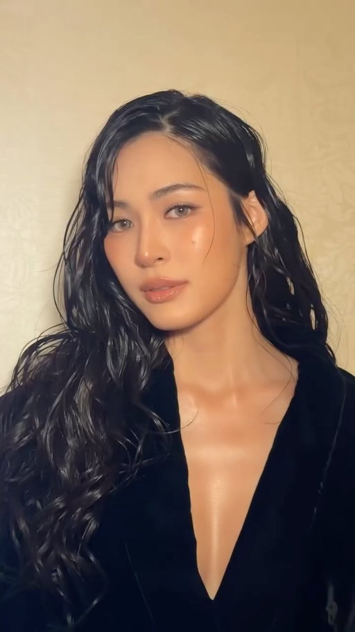 Today with @linglingkwong for the @calvinklein show in NYC 🗽 hair: @glencocoforhair assisted by: @debrarenae makeup: @tonnow_mua styled: @nanist #linglingkwong #lingkwong