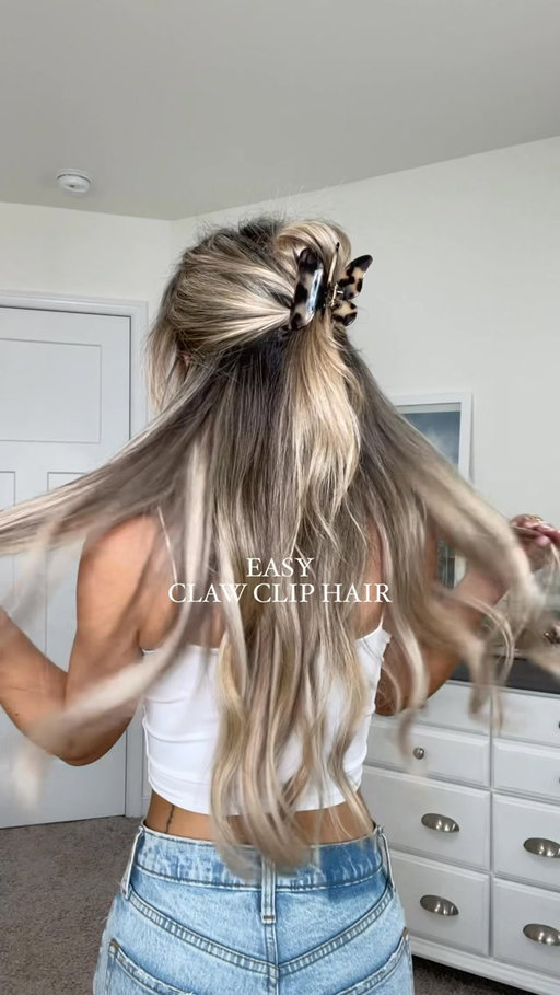 Easy Claw Clip Hairstyle ☁️✨🦋 I’m in love with this quick half up hairstyle! I also love that it’s one that guarantees you don’t have to worry about your hair moving or falling throughout the day!

All you need is a clear hair elastic and the claw clip of your choice! I usually like to use a medium sized one for this specific style. 

Make sure to save this easy half up hairstyle for later when you’re in need of a little hair inspo! 

#hairtutorial #hairstyles #halfuphalfdownhairstyle #clawclip #clawcliphairstyle