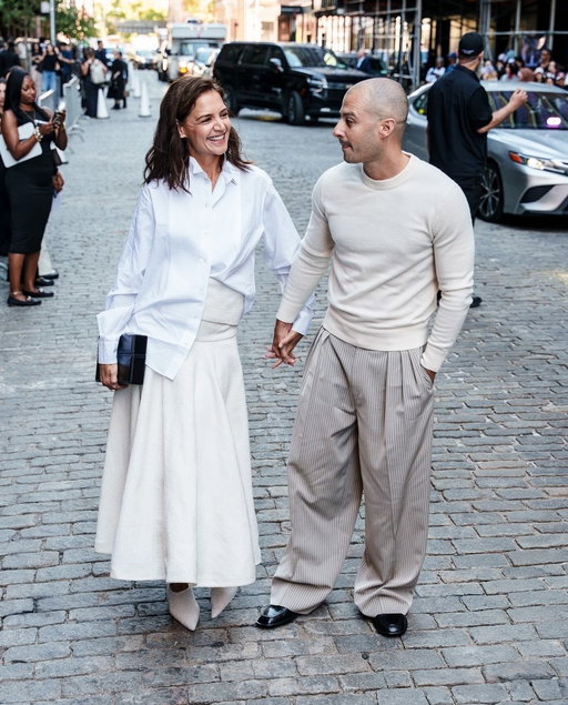 Katie Holmes and boyfriend Jason Bard Yarmosky are making the NYFW rounds. The pair posed together at Net-a-Porter’s Incredible Women party in SoHo and held hands at the Calvin Klein show. See more photos on Just Jared!
#KatieHolmes
#JasonBardYarmosky
#NYFW
Photos: Billy Farrell/BFA.com & @backgrid_usa