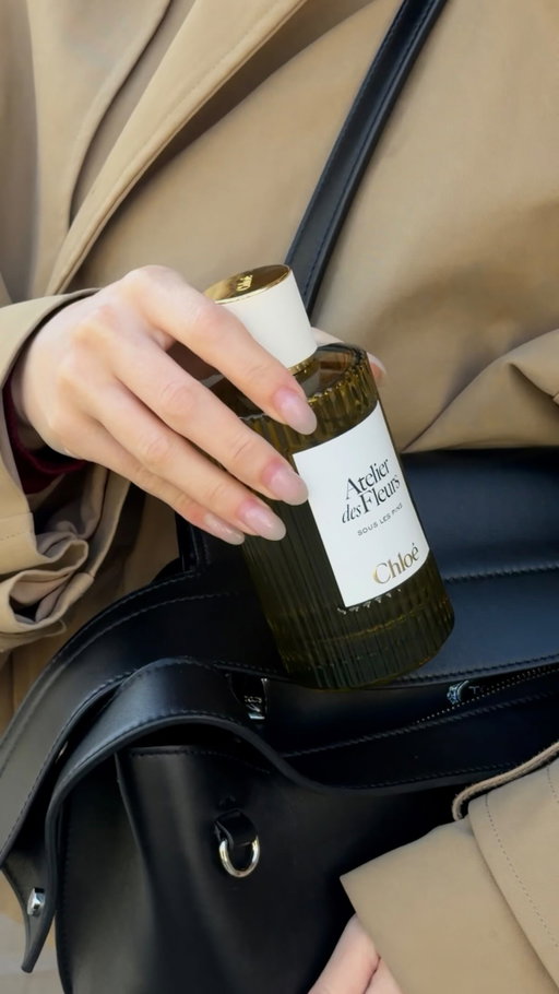 A little piece of summer in the South of France. Chloé Sous les Pins from the Chloé Atelier des Fleurs Mediterranean Essences collection @davidjonesstore 🤍 #Chloé 

Explore all four scents from the collection in-store.