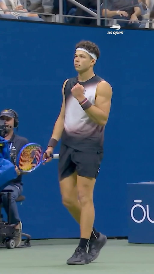 BEN SHELTON IS ON ANOTHER PLANET 

#FlyBetter