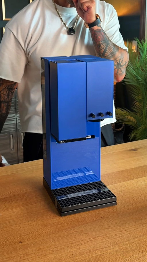 The easiest way to get a barista level pour over coffee at home. 
 My wife and I use our xBloom all of the time and I can personally testify that this has changed the coffee game and quality in our household. I very rarely have the time to break out everything needed to make a pour over let alone dialing it in perfectly, so a machine like this comes in clutch, trust me! 

Link in my bio   #xBloomTurns5 #xbloomcoffee #xbloomstudio #homebarista #coffeelover