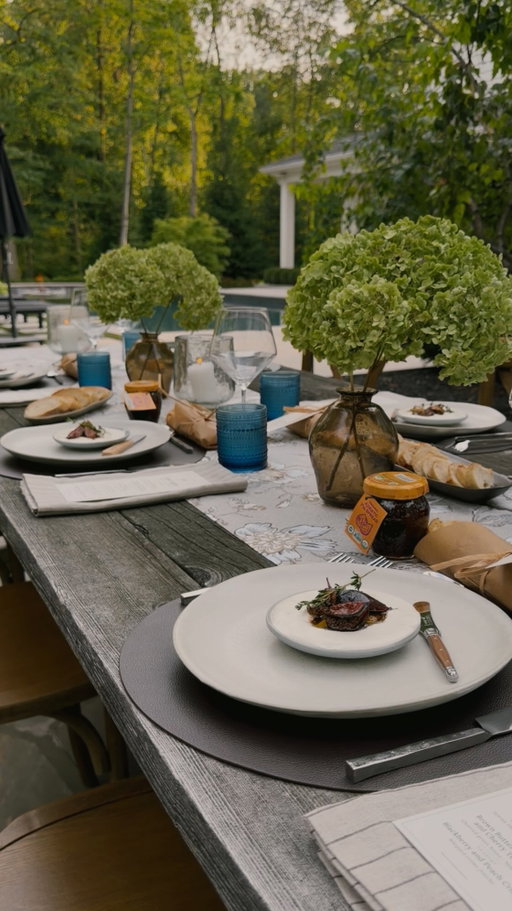 #CratePartner Our favorite season deserved a proper welcome. 🍂 Mom and I kicked off fall hosting and didn’t leave the table until 11! That’s how you know it was a good one. Excited to be a part of @crateandbarrel ‘s Fall Gathering Guide, full of hosting ideas and entertaining essentials for bringing your people together.